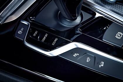 Teclado para configurar los modos de conducción Sport, Comfort y Eco Pro