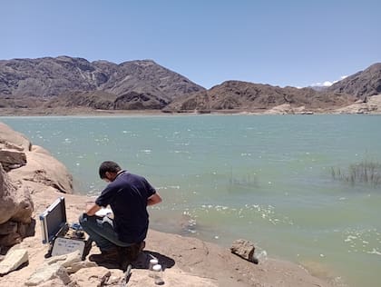 Técnicos de la Uncuyo realizaron un estudio de la calidad del agua en el dique
