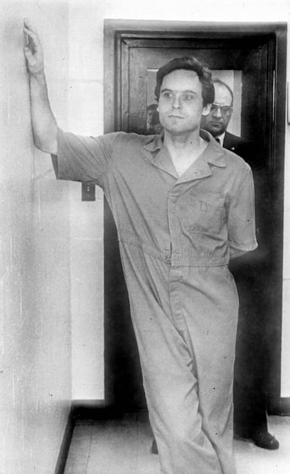 Ted Bundy seducía a sus víctimas y luego las asesinaba con sadismo.
