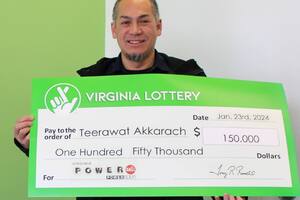 Se quejaba de su suerte, compró un boleto de lotería de Powerball y ganó más de 100 mil dólares