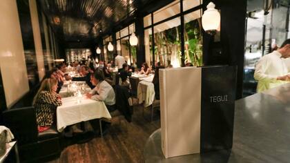 Salón principal de Tegui, en Palermo