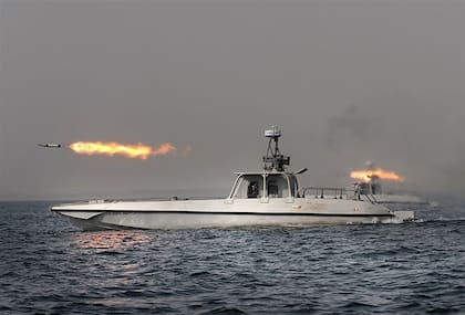 Teherán realizó ayer ejercicios militares en el estrecho de Ormuz