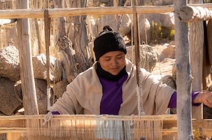 Tejen prendas con calidad internacional, 100% artesanales, sustentables y basadas en comercio justo 