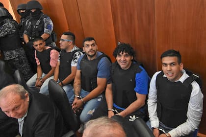 Siete integrantes de la narcobanda "Los Monos", entre ellos su líder, Ariel "Guille" Cantero, cuando fueron juzgados por una decena de atentados contra domicilios de jueces e instituciones judiciales cometidos entre mayo y agosto de 2018 en Rosario