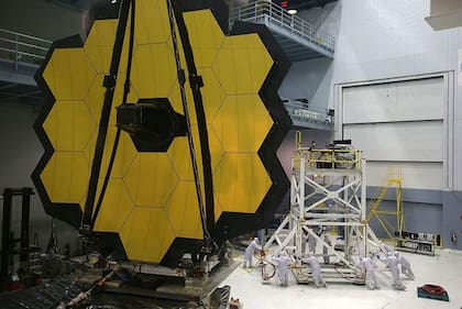Con una inversión multimillonaria y un revolucionario juego de espejos plegables, el James Webb es el telescopio más avanzado que hemos lanzado al espacio.