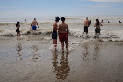 Temporada de verano en las playas de Pinamar