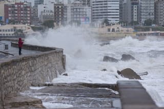 Mar del Plata y una “tormenta perfecta”: temporal con viento y lluvia y sorpresivo paro de colectivos