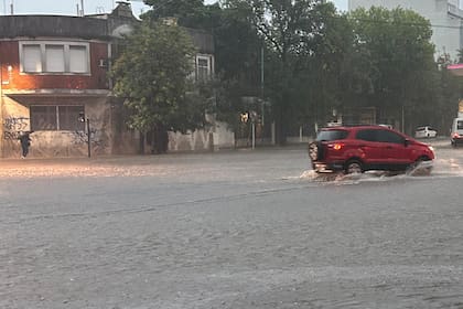 Temporal en Buenos Aires. Calles inundada en la zona de Parque Patricios