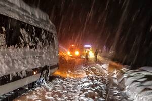 Rescataron a 47 personas que quedaron varadas en una zona de la cordillera de Chubut