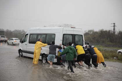 Temporal en Zárate. Ruta 6.