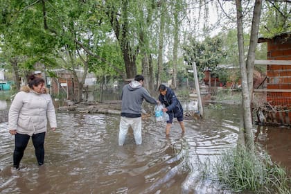 En algunos lugares el agua llegaba más arriba de las rodillas.