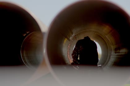 Tenaris fabrica tubos con costura en su planta de Valentín Alsina, donde emplea a 420 trabajadores