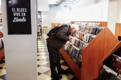 “Tenemos ahora muchos más vinilos disponibles que los que teníamos en la época de auge del vinilo, en los 70 y 80", dice Fernando Laviz, dueño de Zivals