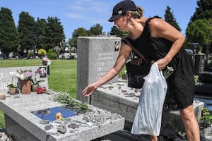 Una ceremonia íntima en el cementerio extendió el reclamo de justicia por Nisman