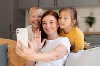 Cinco frases emotivas para padres y abuelos que viven lejos