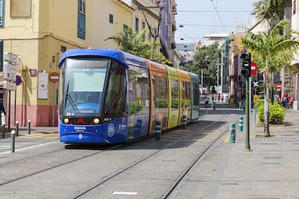 Tenerife, en España, es una de las tantas ciudades europeas que cuenta con tranvía eléctrico