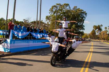 “Tenés que ver cómo hay 5, 6 o 9 personas en una sola moto”, relató con entusiasmo Alberto Bianchi