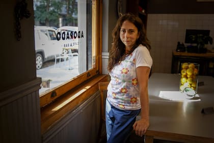 "tengo otro proyecto desde el 2015; doy capacitaciones en empresas, me certifique como copywriter, entreno gente que da conferencias. Lo que hago es bastante integral, desde la elaboración del guion a la estructura de la presentación", explica