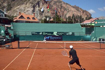 Una postal del torneo ITF M15 que se desarrolla en La Paz, a 3650 metros sobre el nivel del mar, en un paisaje muy particular.