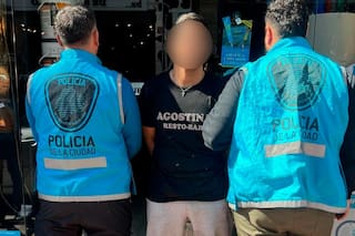 Estaba prófugo por homicidio y lo atraparon en San Telmo tras mostrar un DNI falso