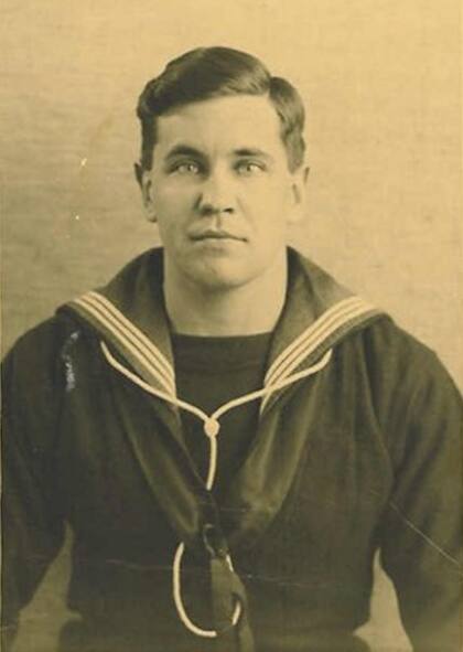 Teniente Noel Wilson Cooper, Royal Navy, Reserva Voluntaria. Otro destacado jugador del seleccionado nacional argentino, desaparecido en operaciones de combate durante la Segunda Guerra Mundial. Es conmemorado en el Memorial Naval de Portsmouth. (Archivo Claudio Meunier).