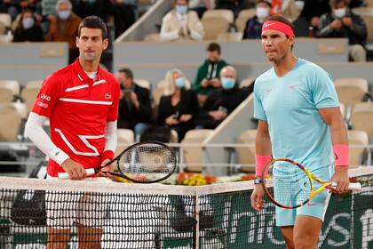 Todo listo: el serbio Novak Djokovic y el español Rafael Nadal, antes de la final REUTERS / Charles Platiau