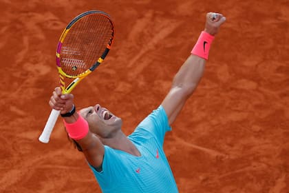 Rafael Nadal celebra, como otras 99 veces en Roland Garros.