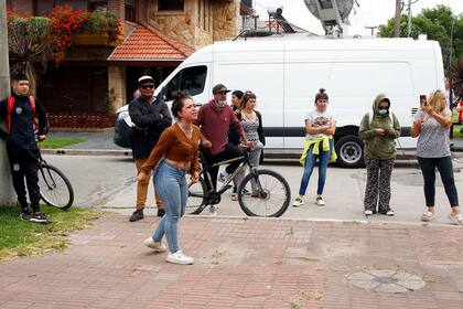 Momentos de tensión entre los familiares y la policía