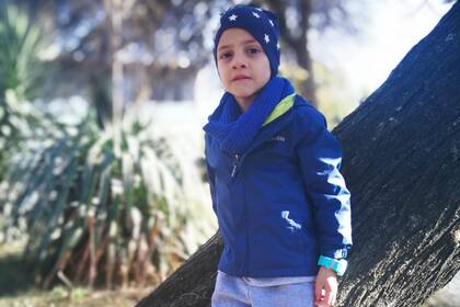Teo tiene 6 años y su rehabilitación es multidisciplinaria e incluye psicólogo, psicoterapeuta, fisioterapeuta y fonoaudiólogo, entre otros especialistas