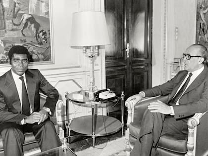 Teodoro Obiang Nguema junto a Leopoldo Calvo-Sotelo, el segundo presidente del Gobierno de España desde la transición entre febrero de 1981 y diciembre de 1982