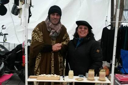 Teoman aprendió a hacer dulce de leche gracias a su madre