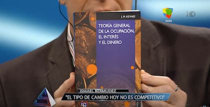 Teoría general de la ocupación, el interés y el dinero, de John Maynard Keynes, en las manos de Alejandro Fantino.