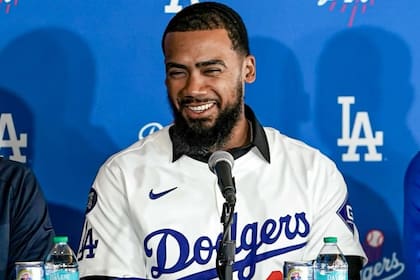 Teoscar Hernández llegó a un acuerdo y seguirá siendo jugador de los Dodgers (Archivo)