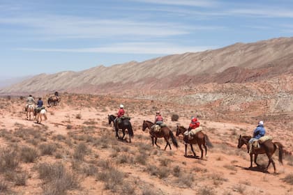 Tercer día de cabaltaga. Camino a Amblayo, por los valles Calchaquíes.