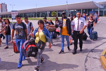 Tercer día de protesta de maleteros que bloquean la terminal marplatense y prometen nacionalizar la protesta