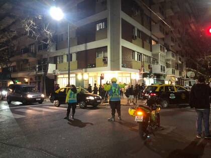 Tercer día de vigilia fuera de la casa de Cristina Kirchner, tras su defensa por YouTube y el pedido de condena del fiscal Diego Luciani