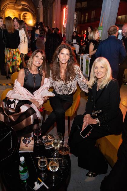 Tere Calandra, Analía Maiorana y Evelyn Scheidl.