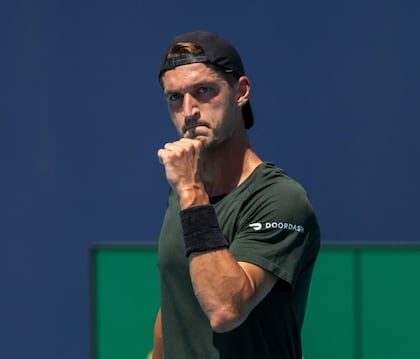 Etcheverry remonta en Montecarlo y ahora enfrenta a Alcaraz en octavos