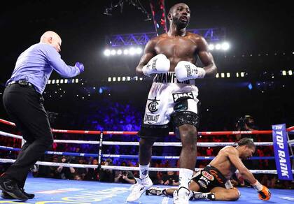 Terence Crawford derriba a Shawn-Porter