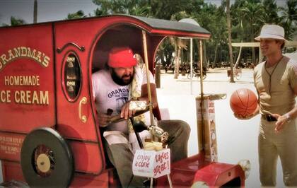 Terence junto a su insperable compañero de fórmula, Bud Spencer en la escena de la película Par e Impar, en la que Hill pide al menos una pizca de pistacho.