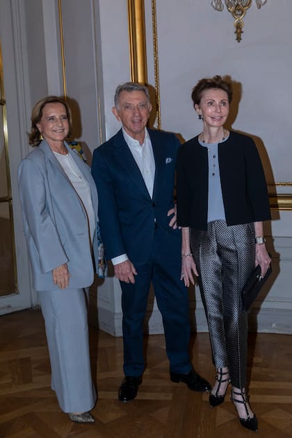 Teresa Aguirre Lanari de Bulgheroni, presidenta del consejo de administración del MALBA, junto a Dimity y Horacio Milberg Uribelarrea