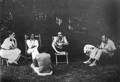 Teresa Anchorena, Franca y Guillermo Roux, Antonio Seguí y Botero en París