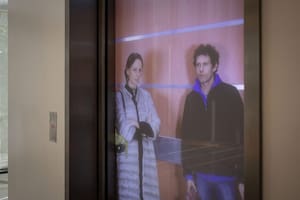 Teresa Anchorena y Ruy Krygier, en la obra titulada "Conversaciones de ascensor" (2011)