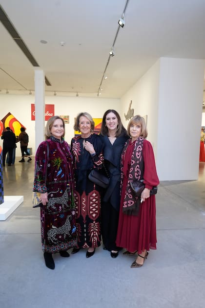 Teresa Bulgheroni, María del Carmen Cerruti, junto a la directora del Museo Moderno y amiga de la reina Máxima, Victoria Noorthoorn, y María Freixas de Braun
