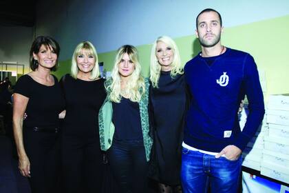 Teresa Calandra, Adriana Costantini, Micaela, Evelyn y su hijo, Tutti