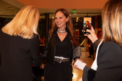 Teresa Calandra, Evelyn Scheidl y Ginette Reynal aprovecharon su reencuentro para sacarse fotos juntas.