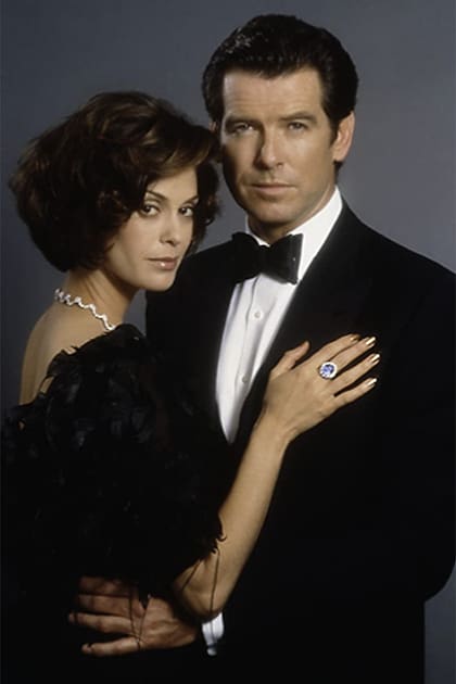 Teri Hatcher con Pierce Brosnan en El mañana nunca muere (1993)
