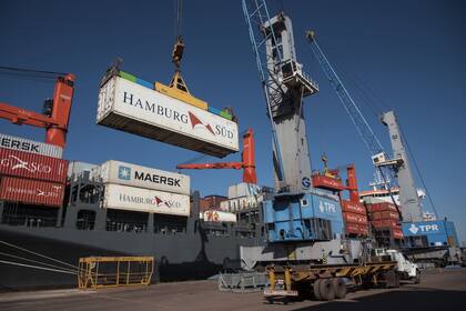 Las exportaciones no alcanzaban a pagar las importaciones que requería el crecimiento.