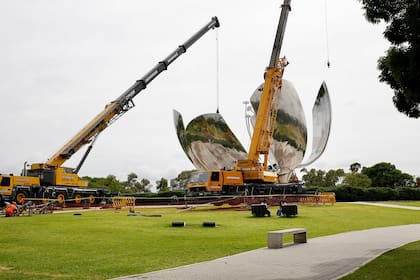 Terminó la reparación de la Floralis Genérica