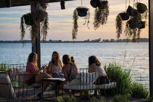 Terrazas, patios y jardines calefaccionados para comer “afuera” sin preocuparse por el frío